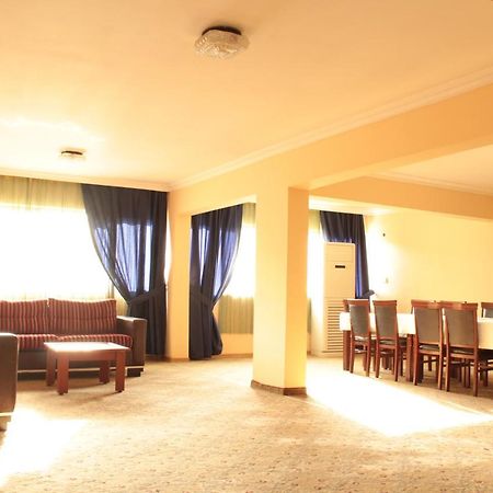 Life Hotel 키레니아 외부 사진
