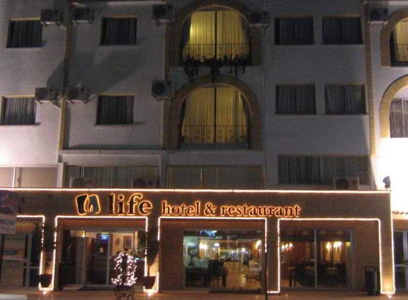 Life Hotel 키레니아 외부 사진