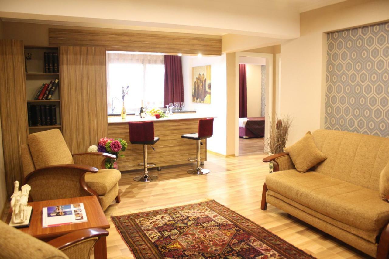 Life Hotel 키레니아 외부 사진