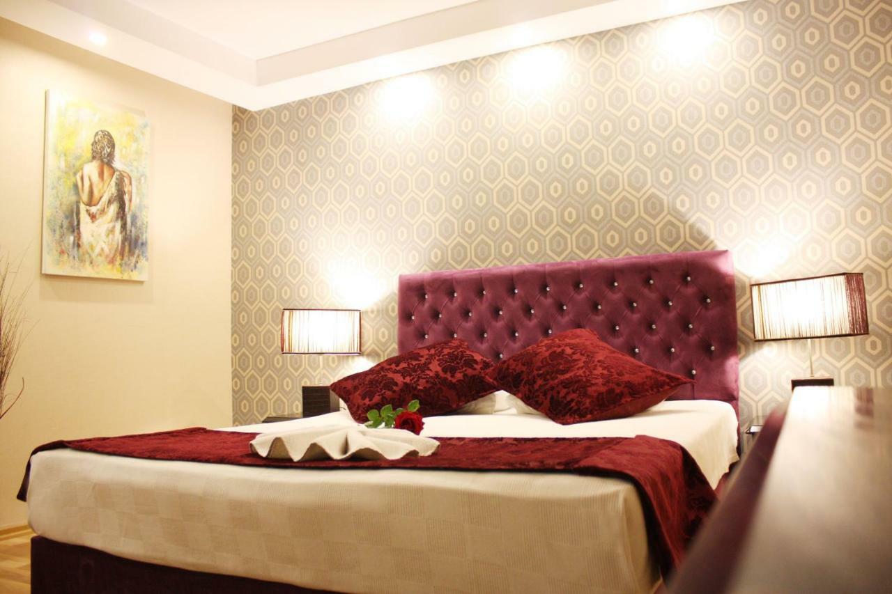 Life Hotel 키레니아 외부 사진