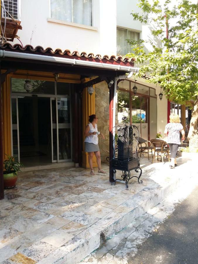 Life Hotel 키레니아 외부 사진