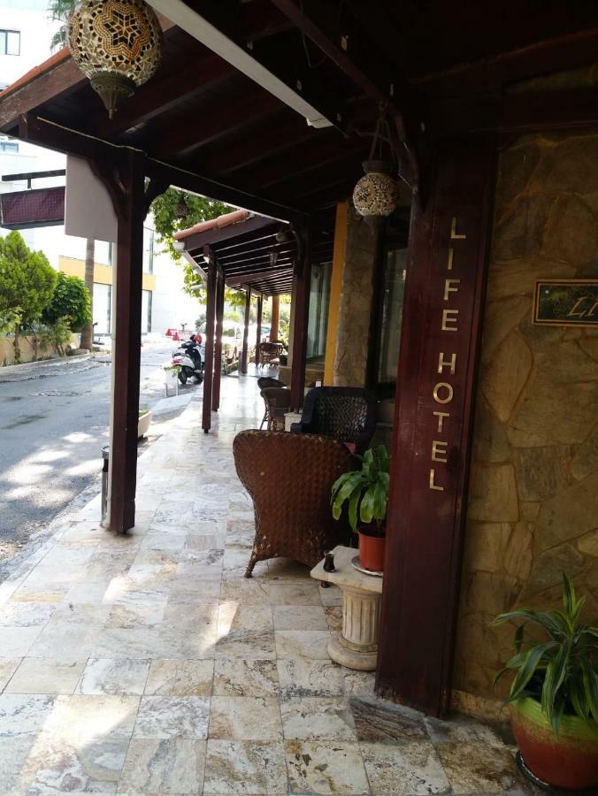 Life Hotel 키레니아 외부 사진