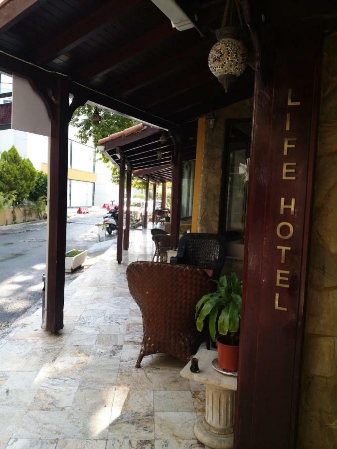 Life Hotel 키레니아 외부 사진