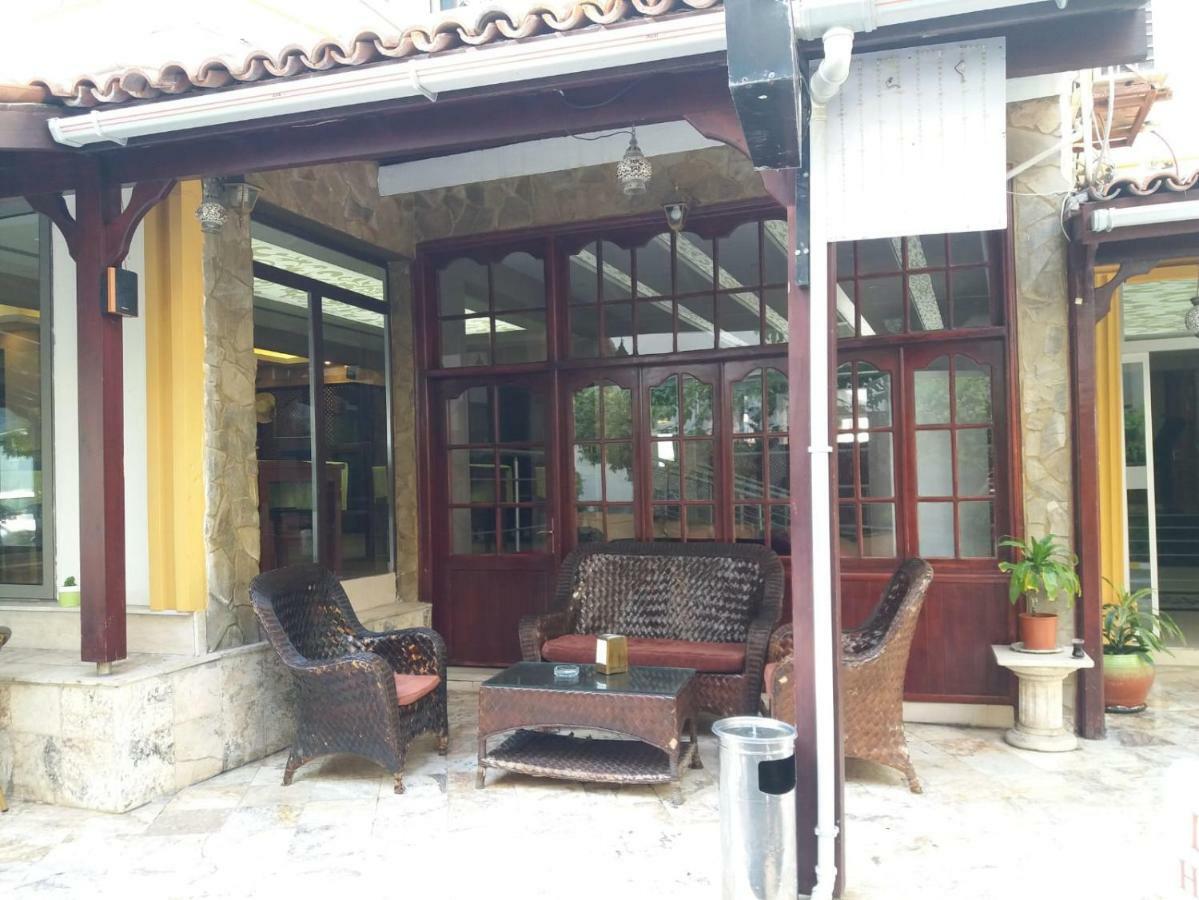 Life Hotel 키레니아 외부 사진