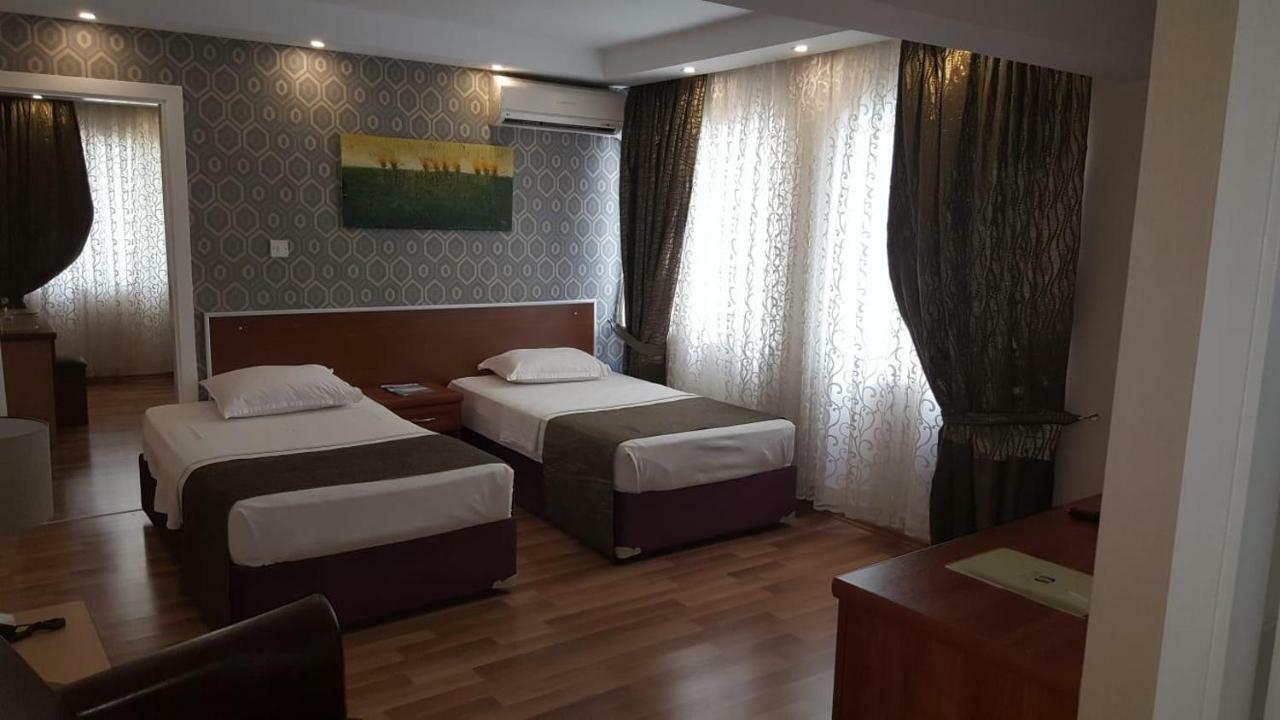 Life Hotel 키레니아 외부 사진
