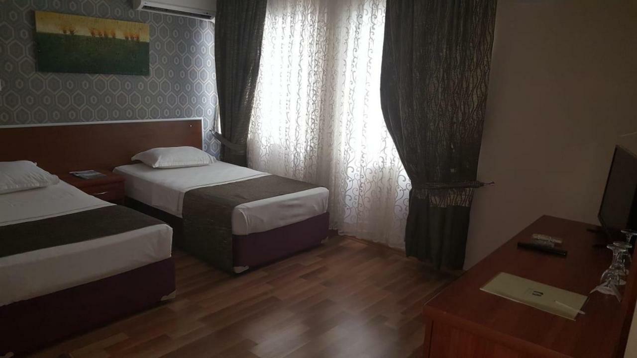 Life Hotel 키레니아 외부 사진