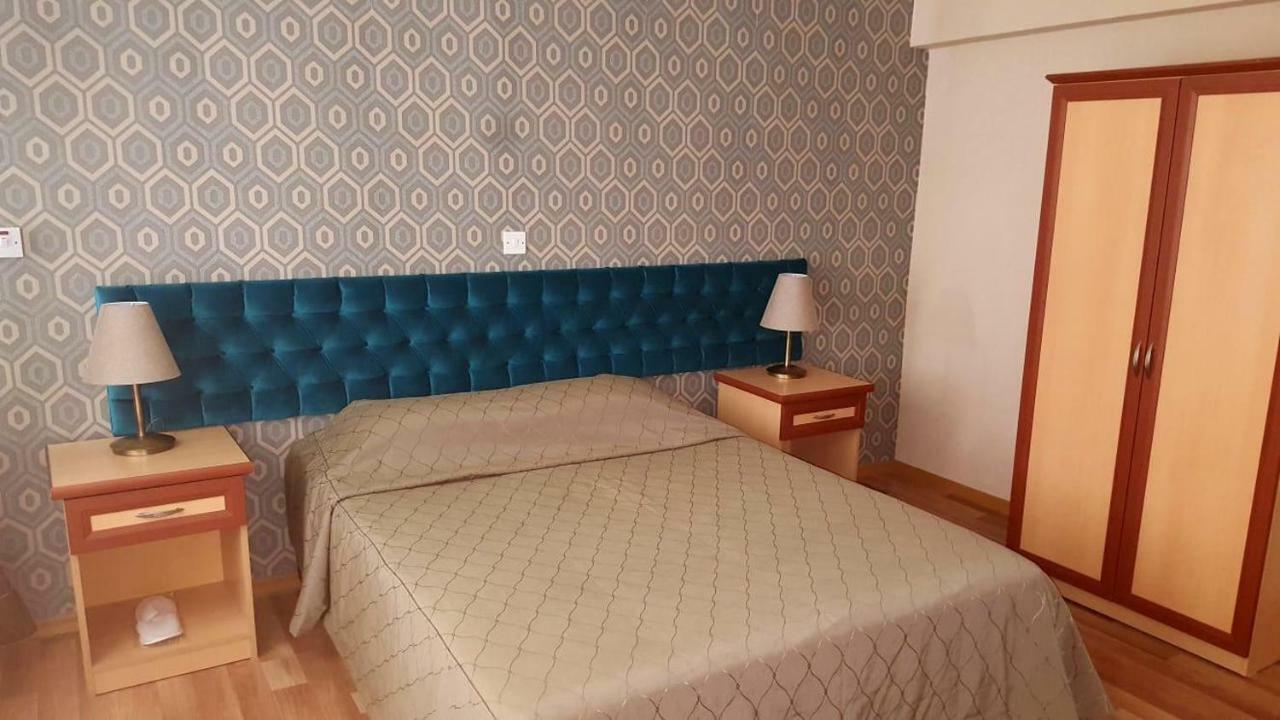 Life Hotel 키레니아 외부 사진