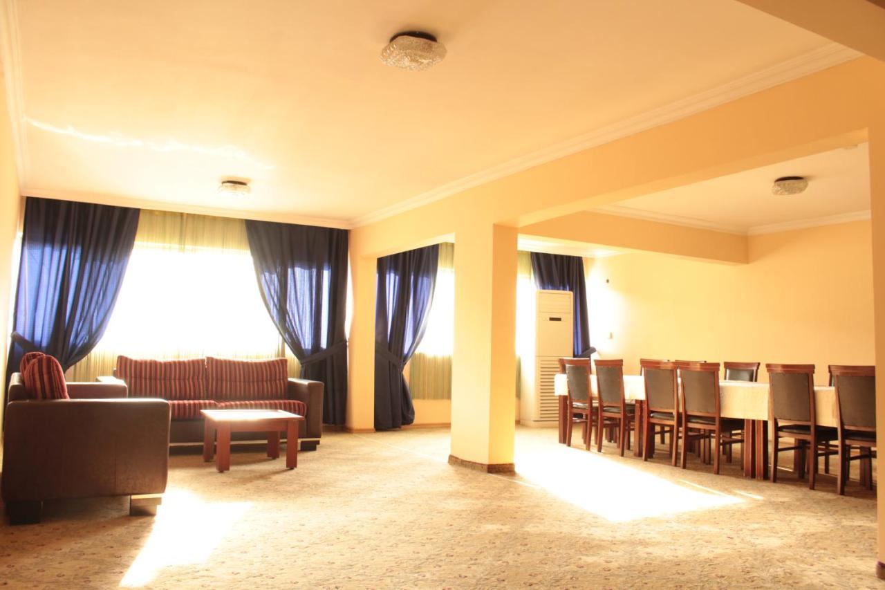 Life Hotel 키레니아 외부 사진
