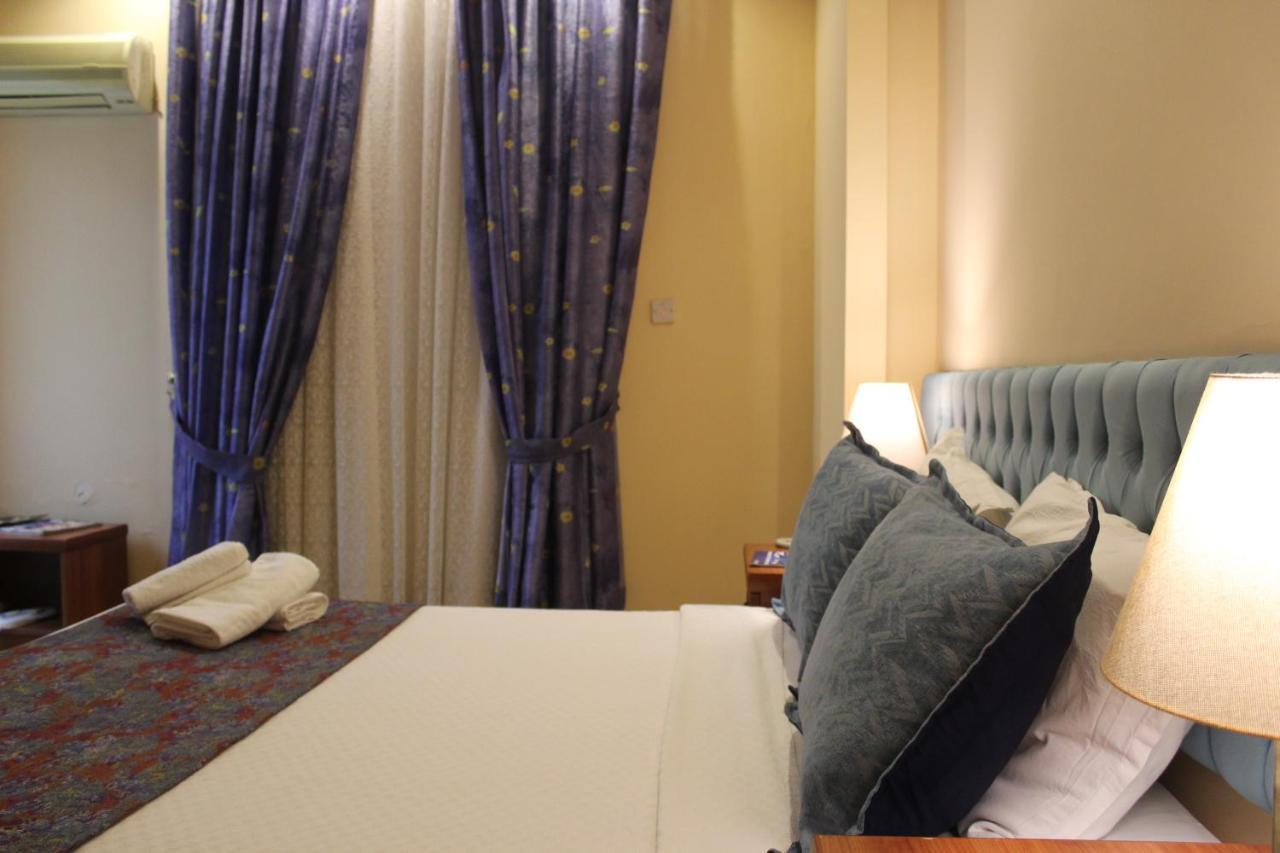 Life Hotel 키레니아 외부 사진
