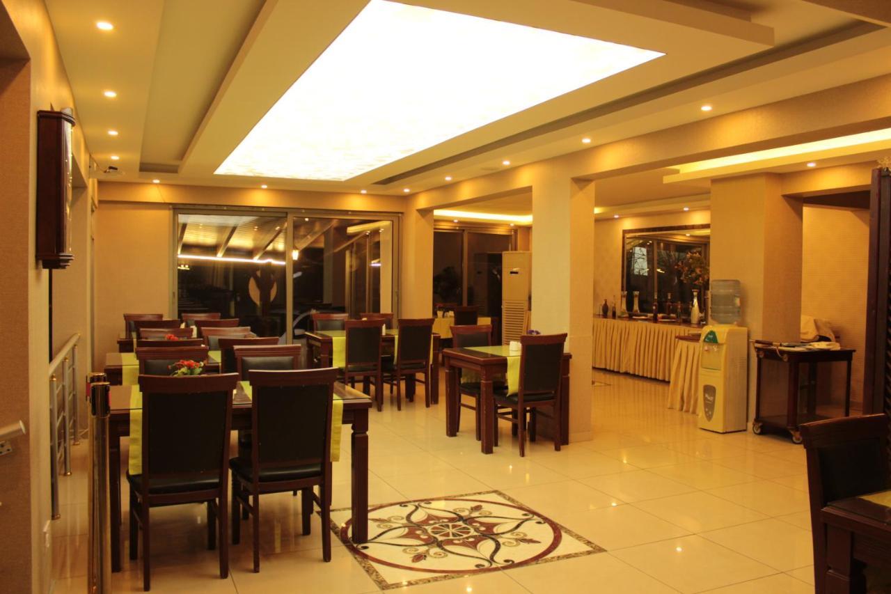 Life Hotel 키레니아 외부 사진